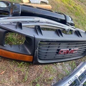 Grills for your vehicle GMC, Chevrolet, Jeep, Dodge and more